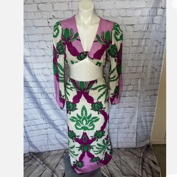 ⭐️Brand new Caroline Constas 2 piece lined blend crop top and skirt- Size XS⭐️ - Picture 2 of 5